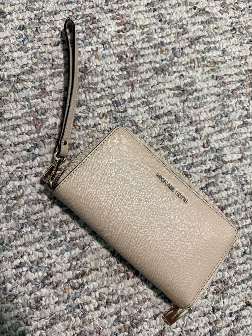 Michael Kors Beige Double Zip Wristlet Wallet – Good Condition